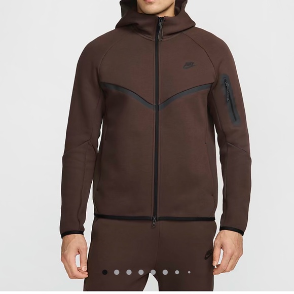 Nike Tech Fleece - Picture 1 of 7